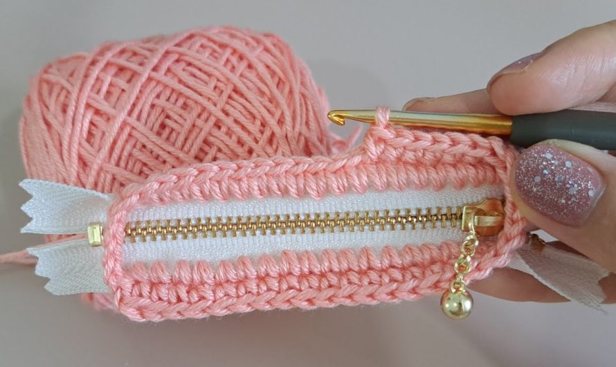 DIY Tutorial: How to Crochet a Mini Coin Purse with Zipper
